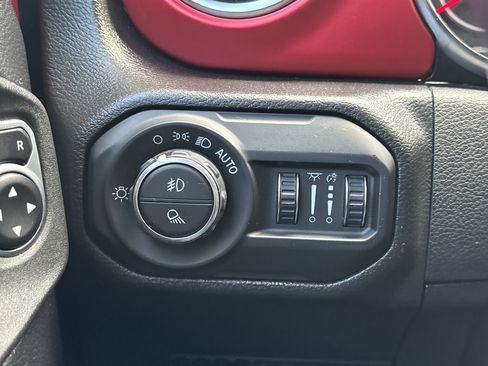Used 2022 Jeep Gladiator Rubicon w/ LED Lighting Group AWD/4WD image 38