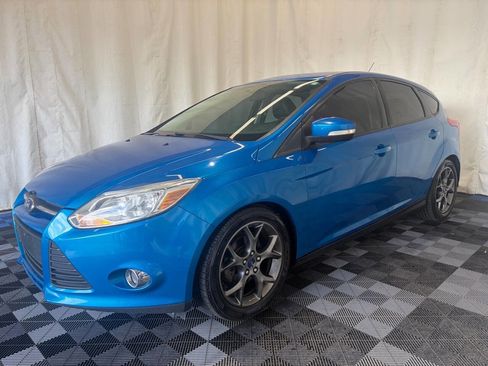 Used 2014 Ford Focus SE w/ Equipment Group 201A FWD image 2