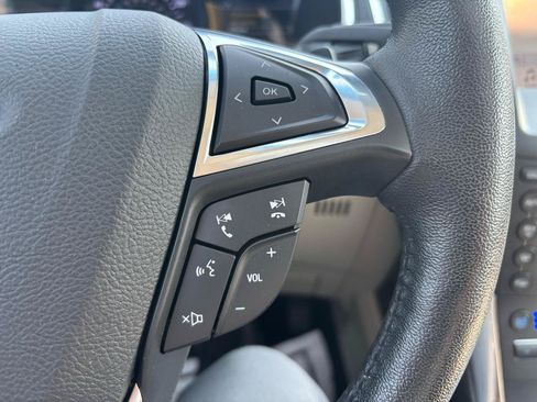 Used 2019 Ford Edge Titanium w/ Equipment Group 301A AWD/4WD image 18