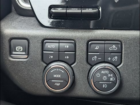Used 2024 Chevrolet Silverado 2500 High Country w/ High Country Premium Package AWD/4WD image 8