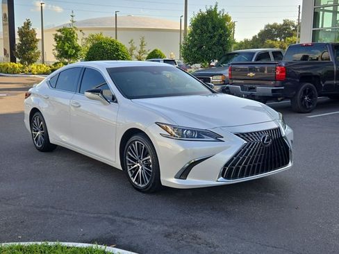Used 2025 Lexus ES 300h w/ Premium Package FWD image 3