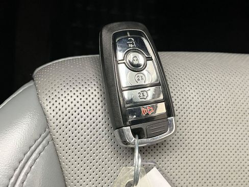 Used 2022 Lincoln Corsair AWD w/ Premium Package image 28
