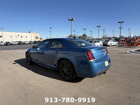 Used 2022 Chrysler 300 Touring L w/ Comfort Group image 4