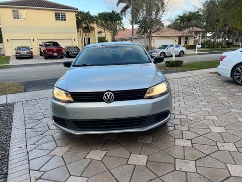 Used 2014 Volkswagen Jetta S image 4