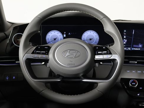 Certified 2024 Hyundai Elantra SEL w/ Convenience Package image 36