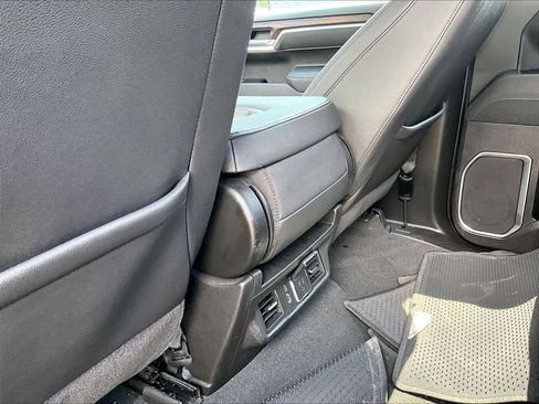 Used 2025 GMC Sierra 1500 SLT AWD/4WD image 24