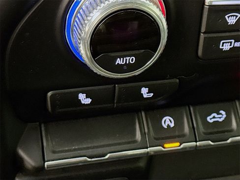 Used 2020 GMC Sierra 1500 SLE w/ SLE Value Package image 21