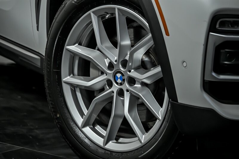 Used 2021 BMW X5 xDrive40i w/ Convenience Package AWD/4WD image 3