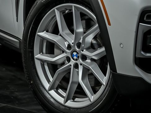 Used 2021 BMW X5 xDrive40i w/ Convenience Package AWD/4WD image 3
