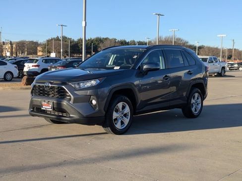 Used 2021 Toyota RAV4 XLE image 10