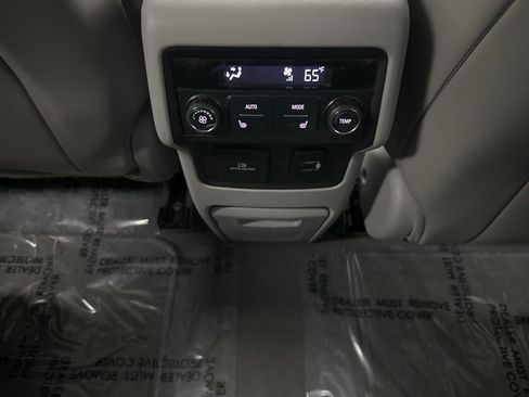 Used 2018 GMC Acadia SLT AWD/4WD image 25