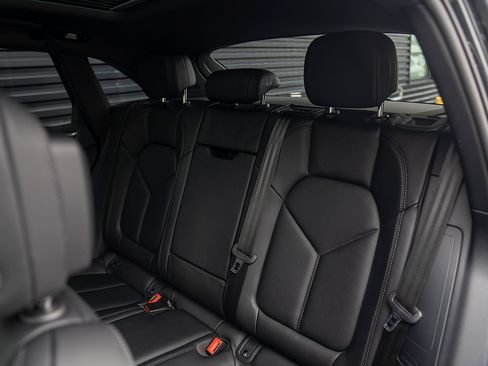 Certified 2026 Porsche Macan AWD/4WD image 20