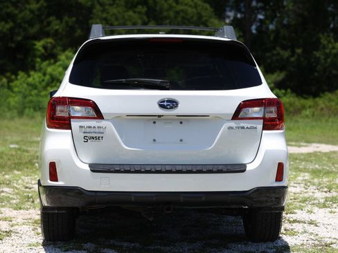 Used 2015 Subaru Outback 2.5i Limited AWD/4WD image 7