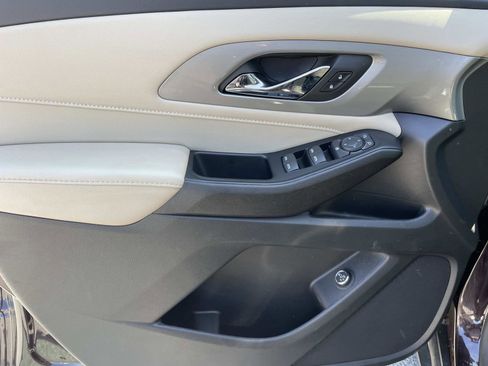 Used 2023 Chevrolet Traverse LT image 19