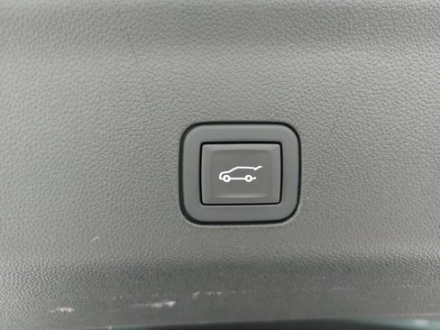 Used 2025 GMC Yukon Denali w/ Sun & Power Step Package AWD/4WD image 17