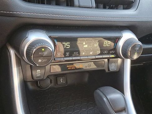 Used 2022 Toyota RAV4 XLE AWD/4WD image 14