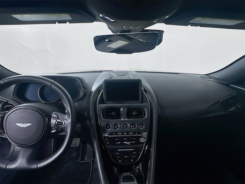 Used 2022 Aston Martin DB11 Coupe image 21