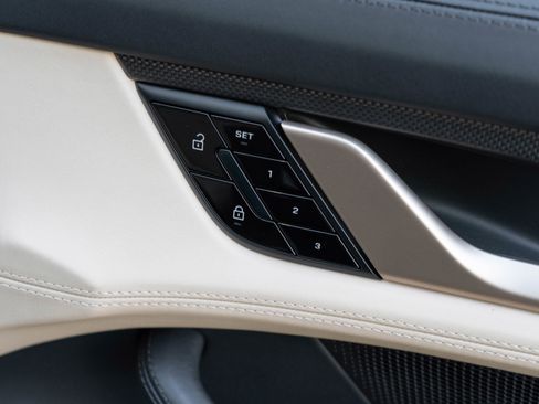 Used 2020 Porsche Taycan Turbo S image 27