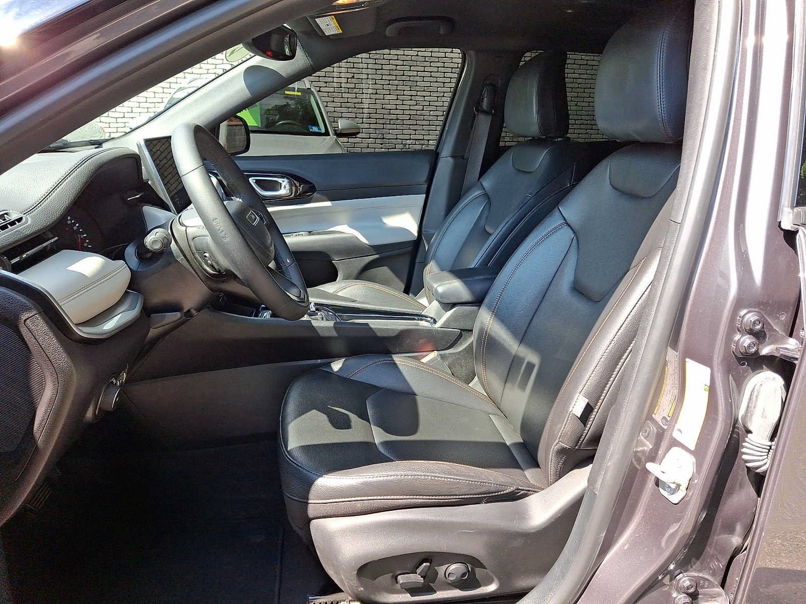 Used 2024 Jeep Compass Limited AWD/4WD image 10