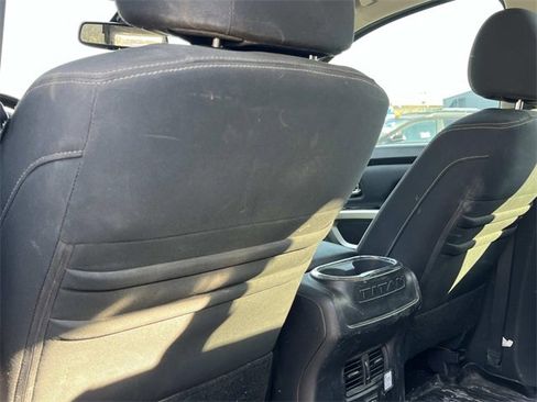 Used 2019 Nissan Titan SV w/ SV Convenience Package image 19
