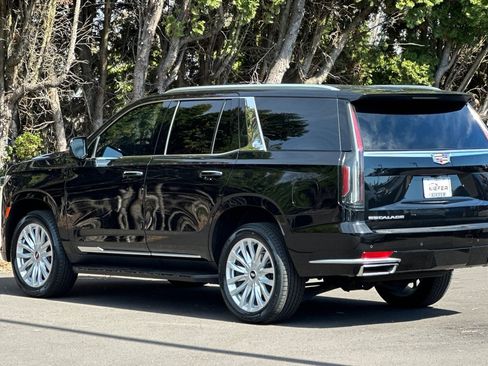 Used 2024 Cadillac Escalade Luxury image 6