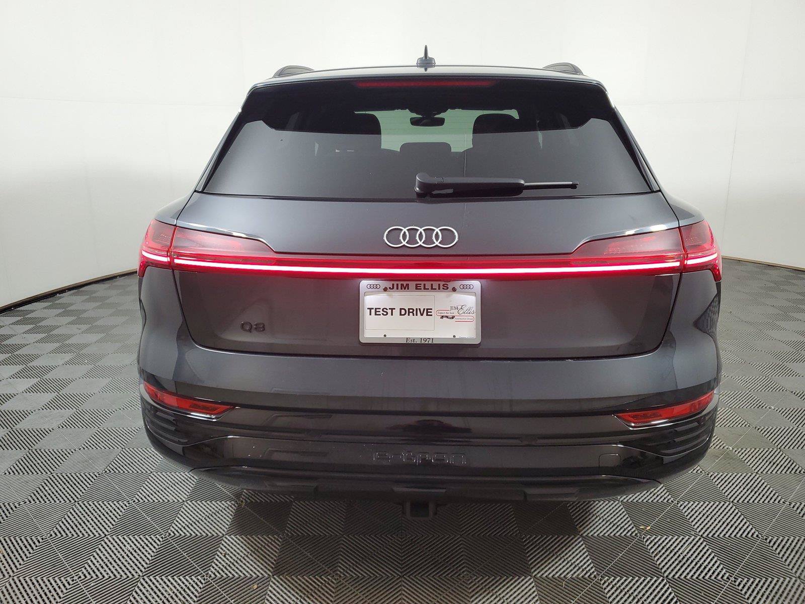 Used 2024 Audi Q8 e-tron Premium Plus w/ Premium Plus Package AWD/4WD image 5