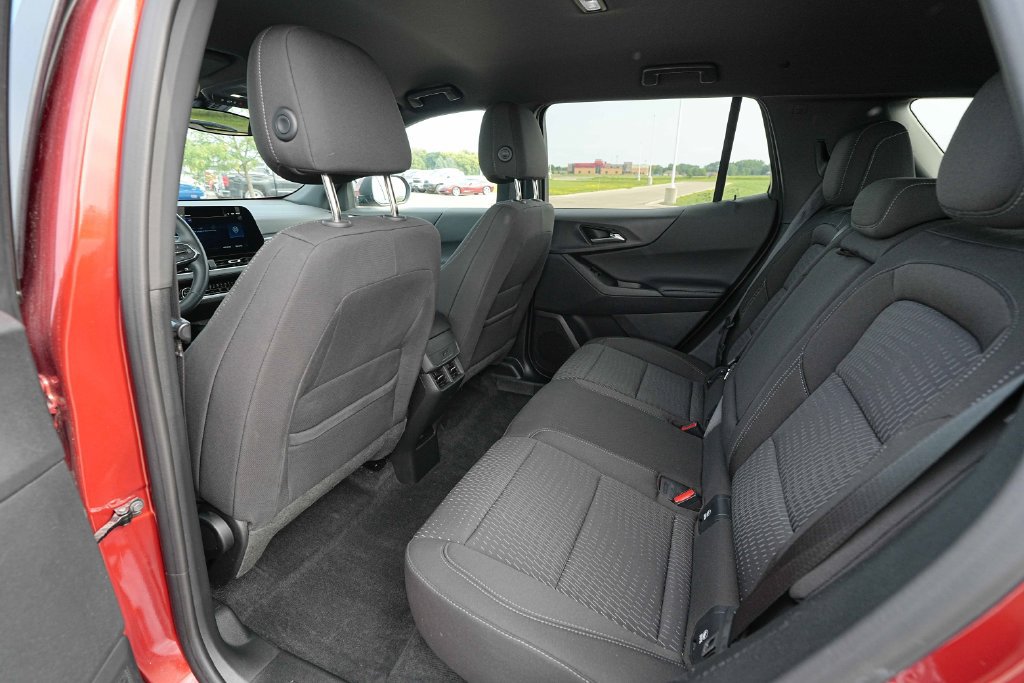 Used 2026 Chevrolet Equinox LT AWD/4WD image 19