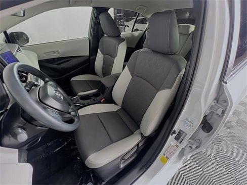 Used 2025 Toyota Corolla LE image 9