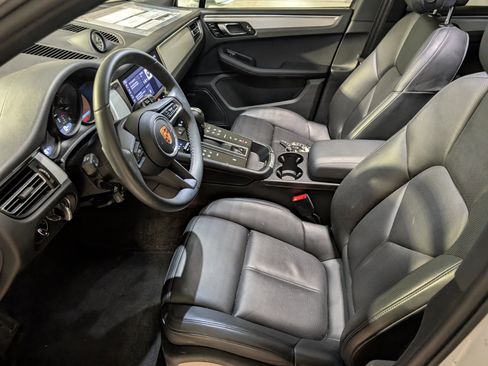 Used 2023 Porsche Macan image 5