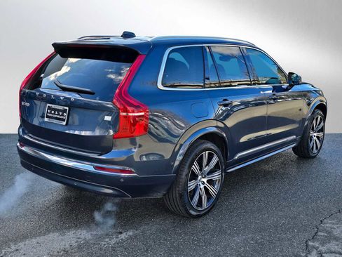 Used 2023 Volvo XC90 T8 Ultimate w/ Lounge Package image 3