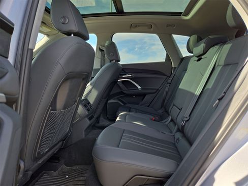 Used 2025 Audi Q5 Premium w/ Convenience Package image 13