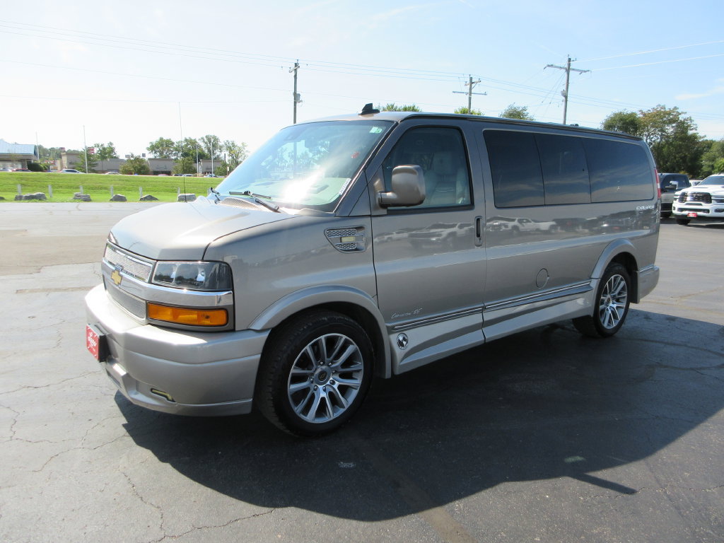 Used 2020 Chevrolet Express 2500 w/ Enhanced Convenience Package RWD image 11