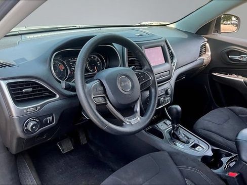 Used 2019 Jeep Cherokee Latitude w/ Popular Appearance Group FWD image 17