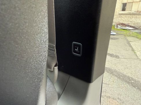 Used 2017 Chrysler Pacifica Limited w/ Tire & Wheel Group image 63