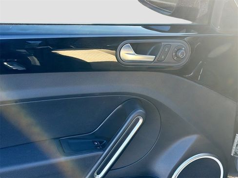 Used 2019 Volkswagen Beetle 2.0T SE image 17