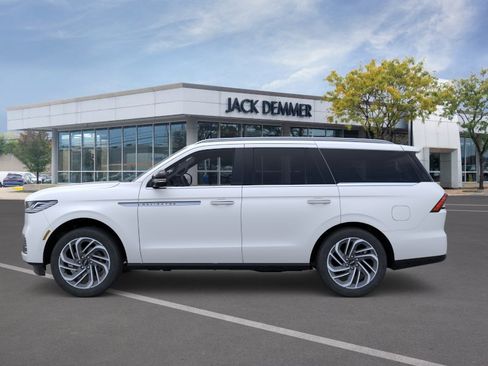 New 2026 Lincoln Navigator Reserve AWD/4WD image 3