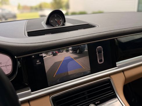 Used 2018 Porsche Panamera image 53