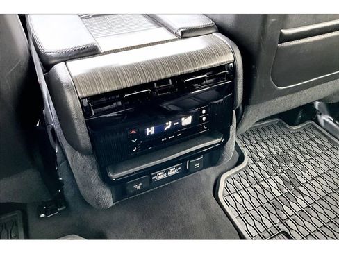 Certified 2024 Jeep Wagoneer L Series III w/ Flexible Seating Group AWD/4WD image 33
