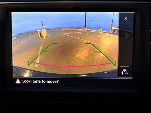 Used 2016 Volkswagen Golf R 4-Door image 21