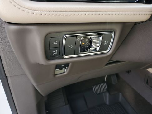 Certified 2022 Lincoln Nautilus FWD w/ Premium Package image 17