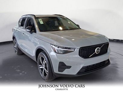 New 2026 Volvo XC40 B5 Core w/ Climate Package