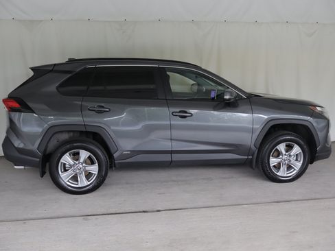 Used 2025 Toyota RAV4 XLE w/ Convenience Package AWD/4WD image 6