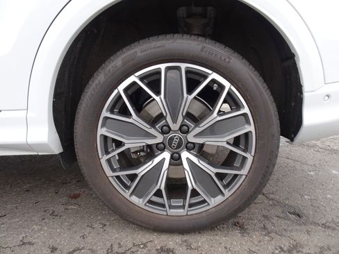 Certified 2025 Audi Q5 Premium Plus w/ Premium Plus image 9