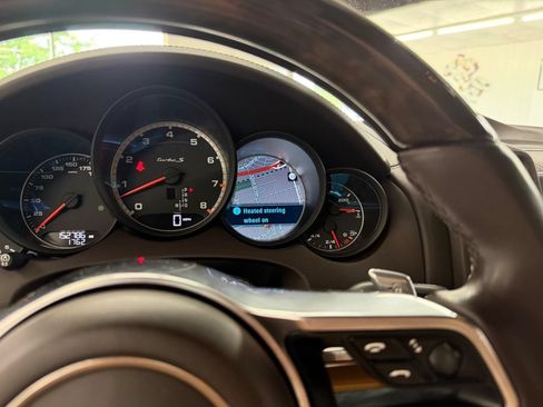 Used 2016 Porsche Cayenne Turbo S AWD/4WD image 18