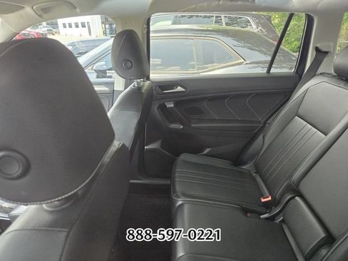 Used 2022 Volkswagen Tiguan SE FWD image 3