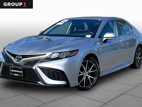 Used 2023 Toyota Camry SE FWD image 1