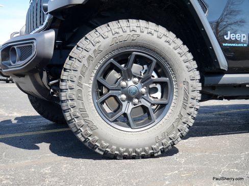 Used 2025 Jeep Wrangler Willys image 16