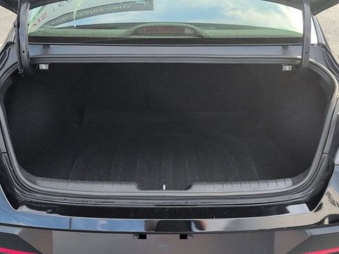 Used 2025 Hyundai Elantra SEL FWD image 29