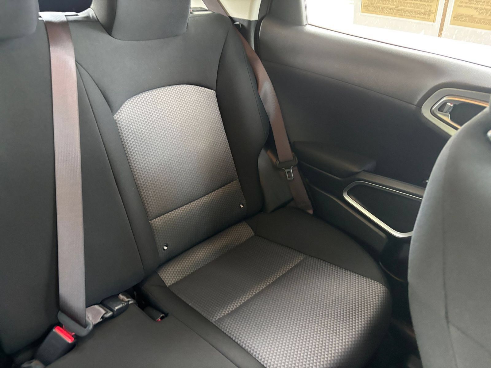 Used 2025 Kia Soul LX w/ LX Technology Package FWD image 34