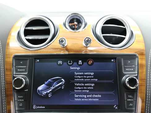 Used 2018 Bentley Bentayga Onyx Edition AWD/4WD image 46
